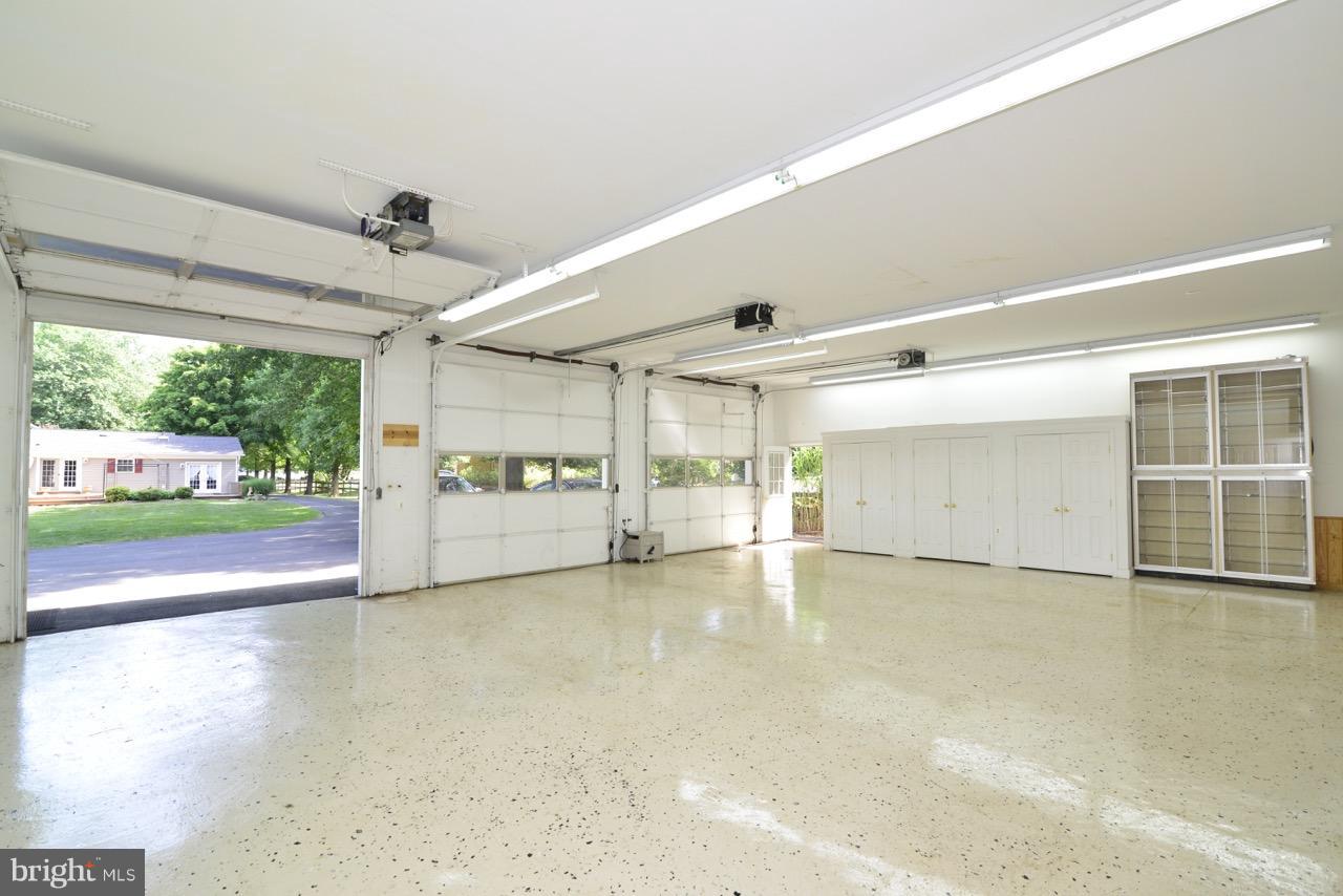 514 Dry Mill Road Southwest Leesburg, VA 20175 - Photo 14 of 28 garage