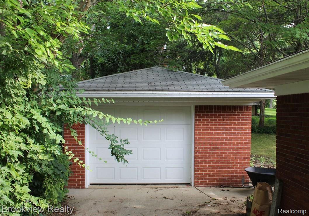 306 Benjamin Street Romeo, MI 48065 - Photo 4 of 15 garage-v2a.jpg