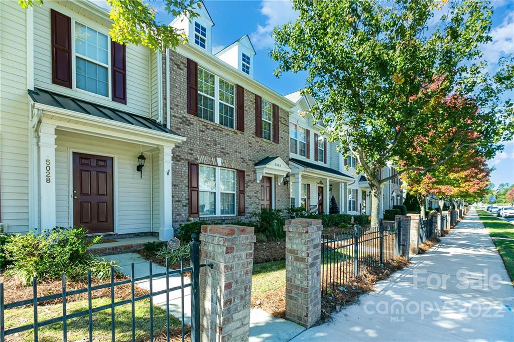 5024 Prosperity Ridge Road, Unit 212 Charlotte, NC 28269 - Photo 3 of 28 Gallery Image 3