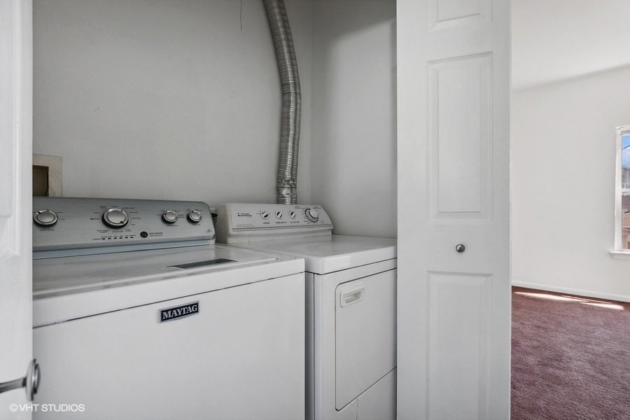 39 East 89th Street Chicago, IL 60619 - Photo 11 of 21 a utility room with dryer and washer