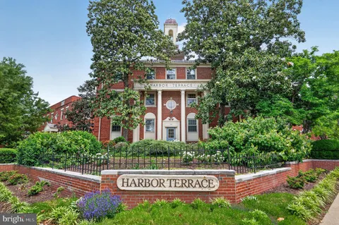 $317,000 | 1301 East Abingdon Drive, Unit 1, Alexandria, VA 22314