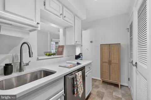$317,000 | 1301 East Abingdon Drive, Unit 1, Alexandria, VA 22314