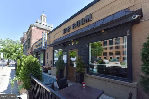 $317,000 | 1301 East Abingdon Drive, Unit 1, Alexandria, VA 22314