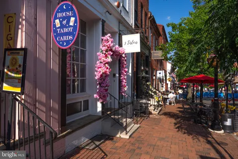 $317,000 | 1301 East Abingdon Drive, Unit 1, Alexandria, VA 22314