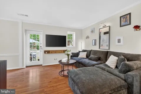 $317,000 | 1301 East Abingdon Drive, Unit 1, Alexandria, VA 22314