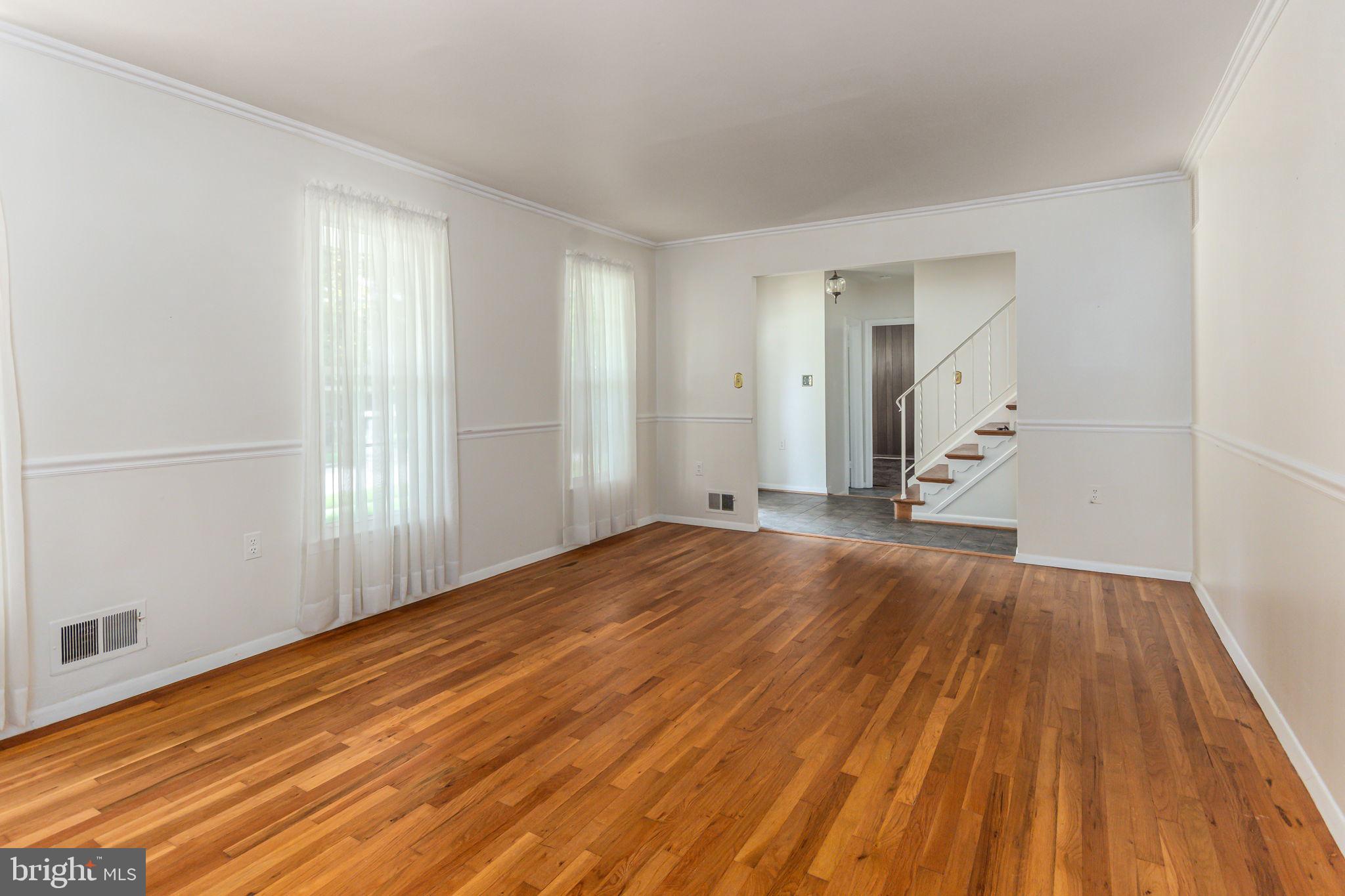 8404 Margo Road Lanham, MD 20706 - Photo 7 of 32 Living room