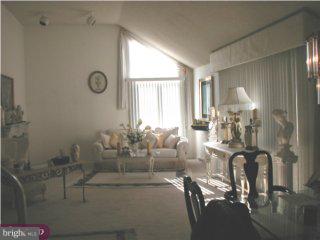 1006 Creswood Road Philadelphia, PA 19115 - Photo 4 of 6