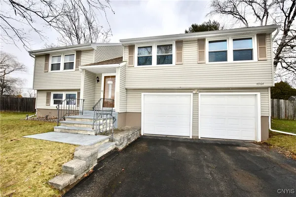$290,000 | 4964 Blacksmith Path, Clay, NY 13088