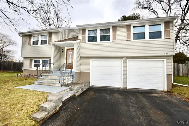 $290,000 | 4964 Blacksmith Path, Clay, NY 13088