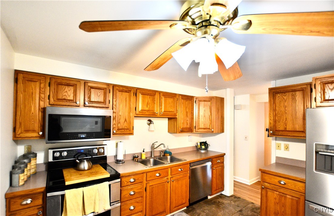 4964 Blacksmith Path Clay, NY 13088 - Photo 9 of 29 Kitchen