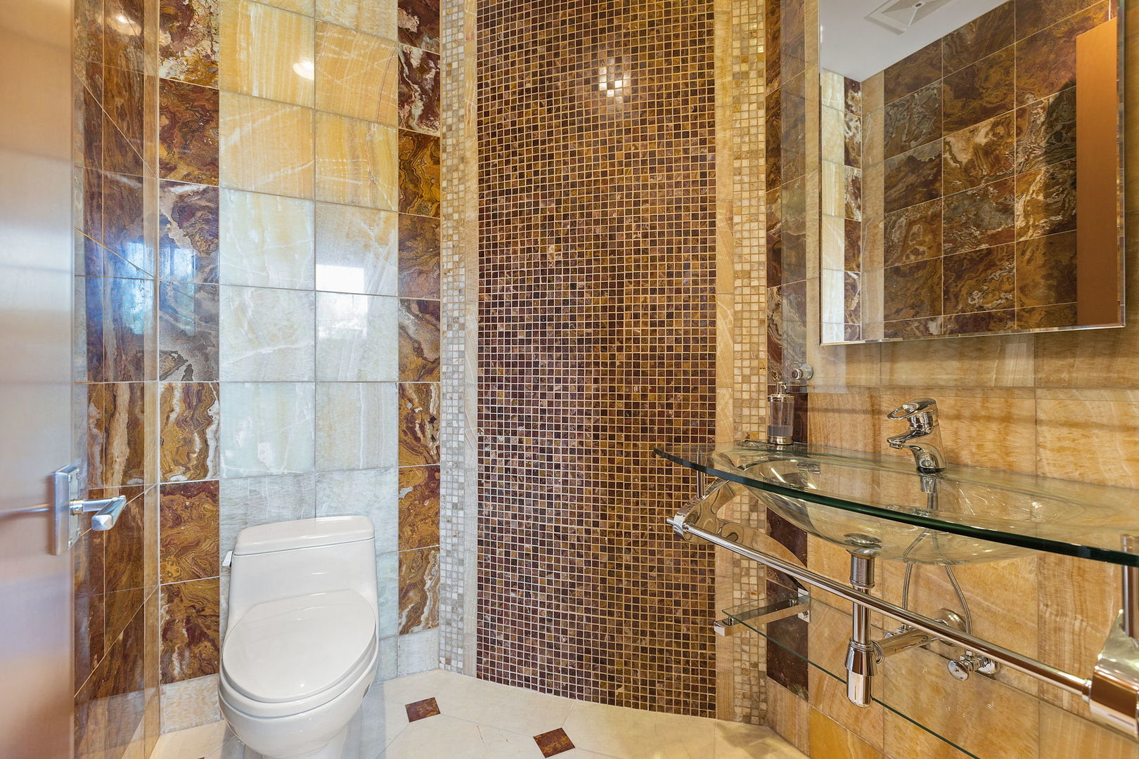 925 Morrison Road Northbrook, IL 60062 - Photo 61 of 75 a bathroom with a toilet and a shower