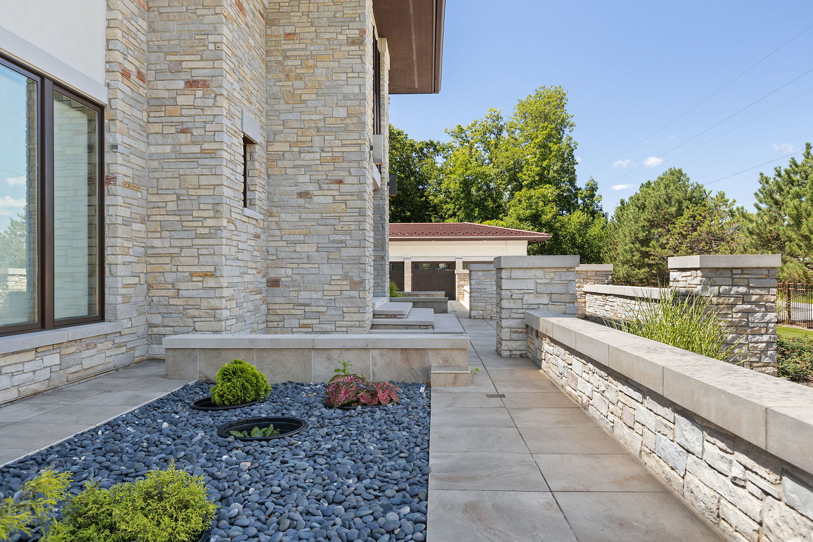 925 Morrison Road Northbrook, IL 60062 - Photo 72 of 75 a front view of a house with garden