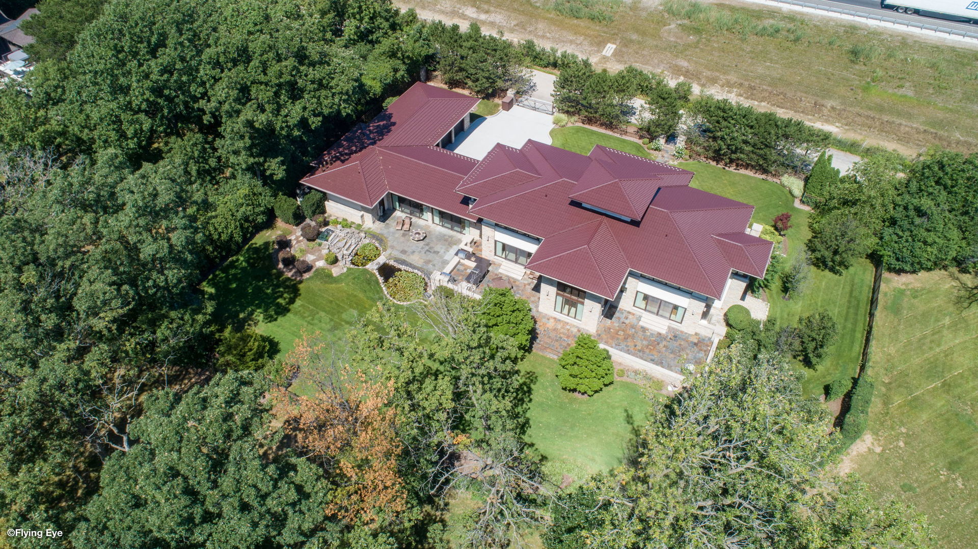 925 Morrison Road Northbrook, IL 60062 - Photo 75 of 75 an aerial view of a house with a garden