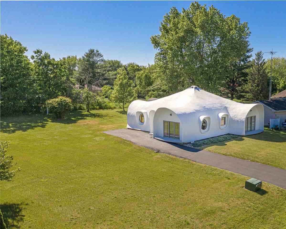 208 New Forest Road Southwest Poplar Grove, IL 61065 - Photo 24 of 40 a front view of a house with a yard