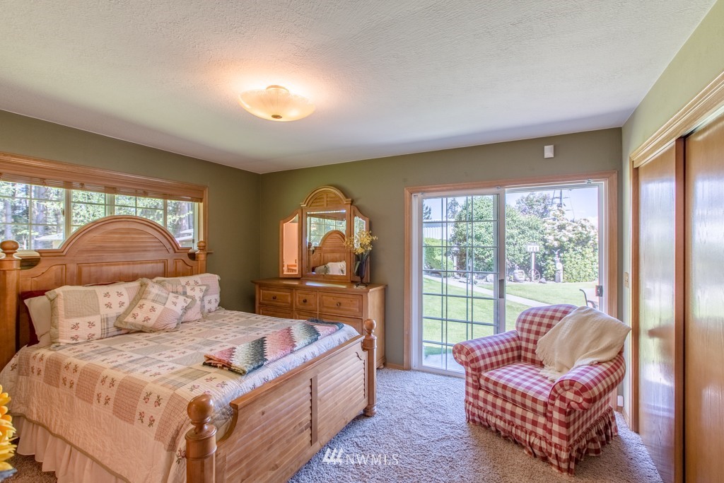 10706 Clark Road Southeast Yelm, WA 98597 - Photo 7 of 19 Gallery Image 7