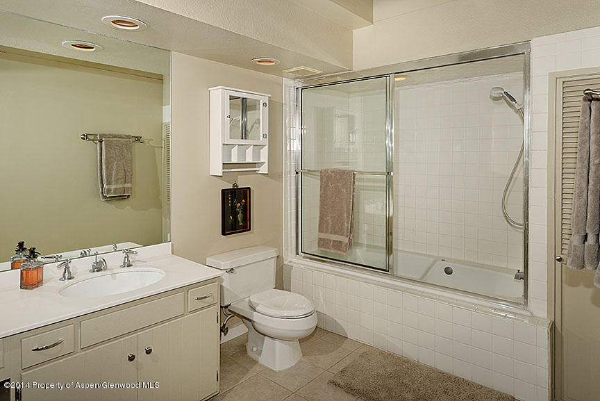 47 North Ridge Lane, Unit B Snowmass Village, CO 81615 - Photo 9 of 18 a bathroom with a sink toilet and shower