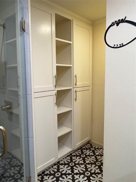 3802 Chisholm Trail Temple, TX 76504 - Photo 17 of 23 a bathroom with a sink and a mirror