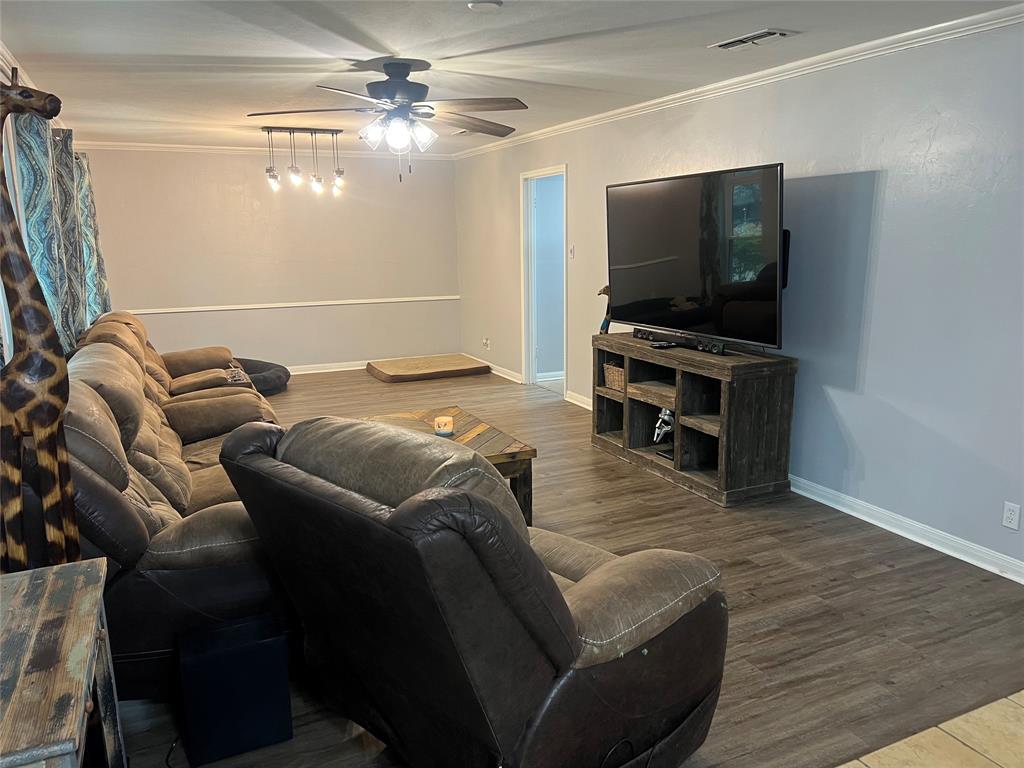 3802 Chisholm Trail Temple, TX 76504 - Photo 3 of 23 a living room with furniture and a flat screen tv