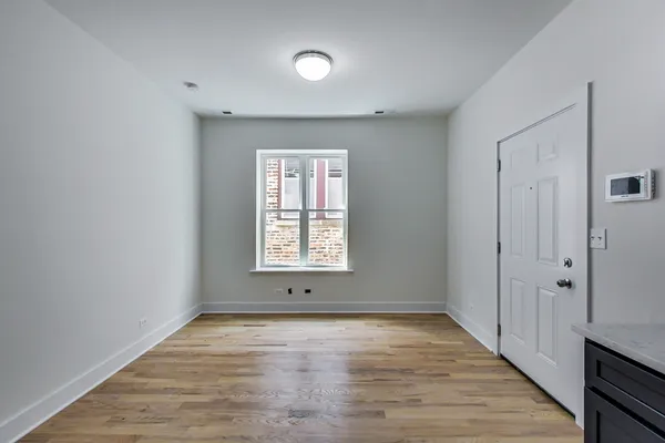$2,350 | 815 South Carpenter Street, Unit 2R, Chicago, IL 60607