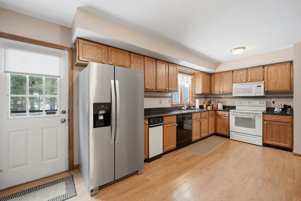 419 Southwick Road, Unit P66 Westfield, MA 01085 - Photo 3 of 37 Gallery Image 3