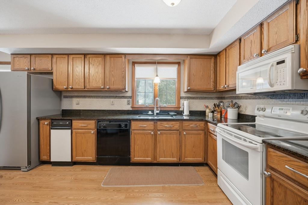 419 Southwick Road, Unit P66 Westfield, MA 01085 - Photo 5 of 37 Gallery Image 5