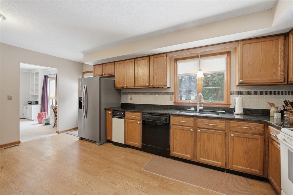 419 Southwick Road, Unit P66 Westfield, MA 01085 - Photo 7 of 37 Gallery Image 7