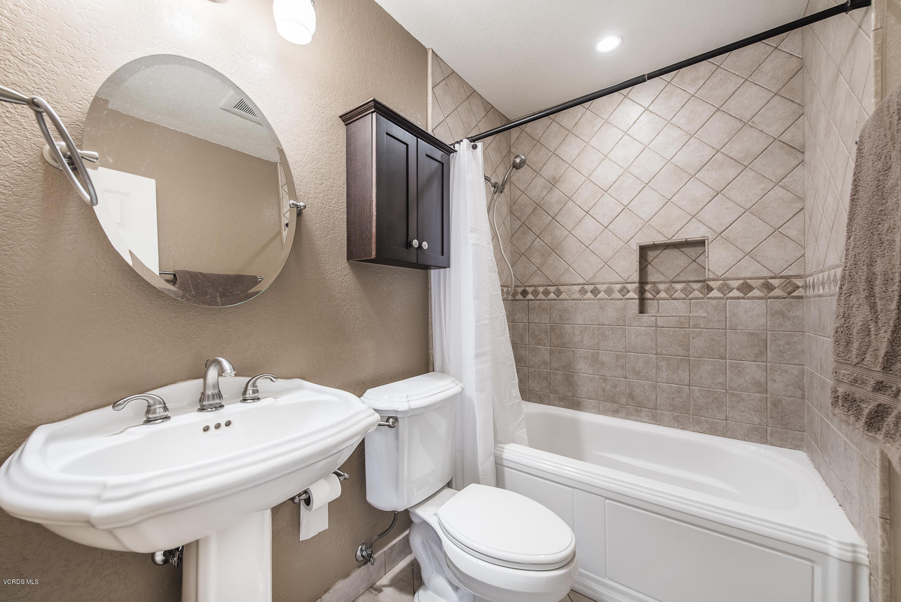 408 Appleton Road Simi Valley, CA 93065 - Photo 14 of 25 408 Appleton Rd-14
