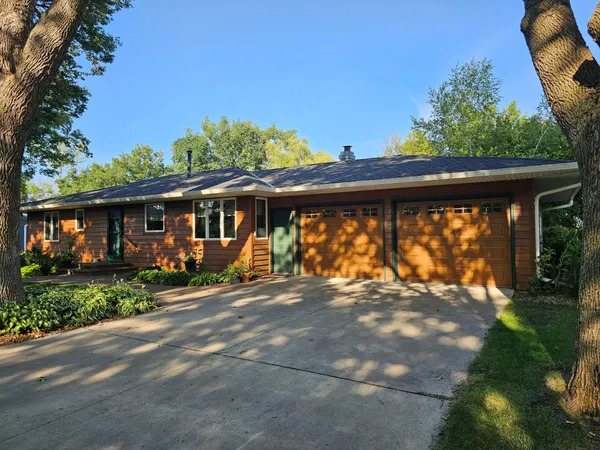 $480,000 | 1909 Country Club Drive Northeast, Willmar, MN 56201