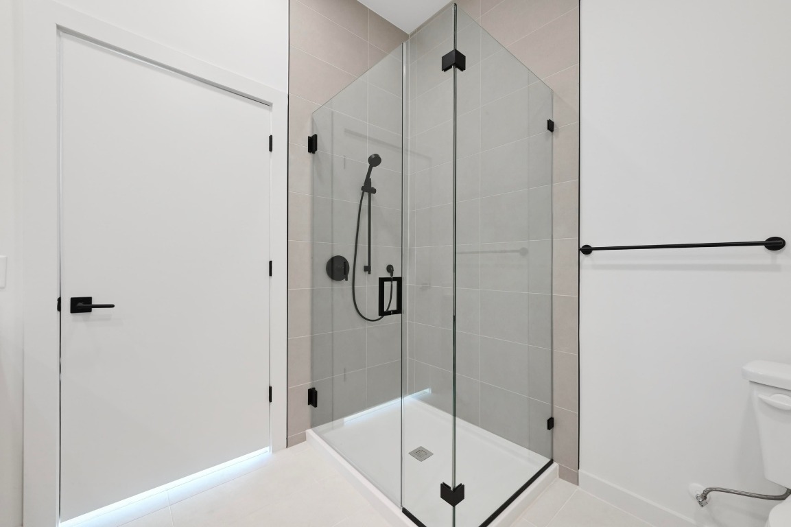 2209 South 1st Street, Unit 114 Austin, TX 78704 - Photo 14 of 27 a bathroom with a shower and a shower