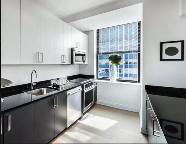 $8,584 | 70 Pine Street, Unit 4105 | Financial District