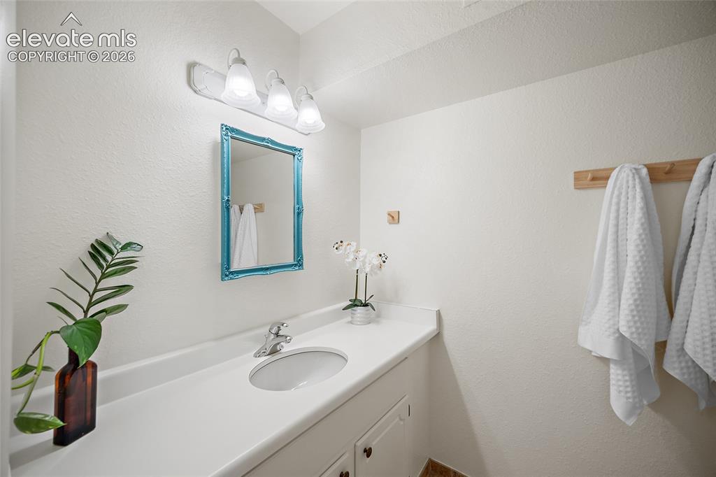 2979 Mesa Road, Unit D Colorado Springs, CO 80904 - Photo 23 of 40 2nd full bathroom.