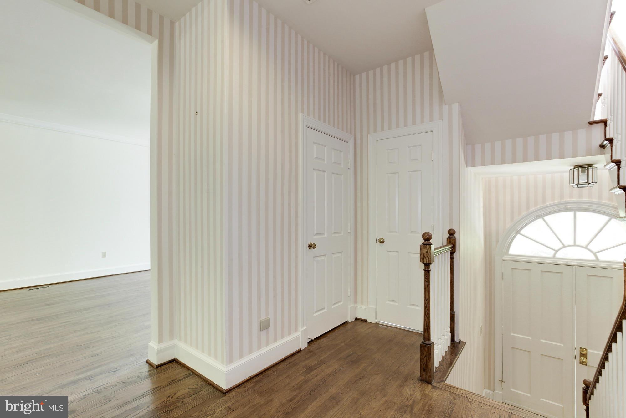 3986 Georgetown Court Northwest Washington, DC 20007 - Photo 4 of 26 Entry