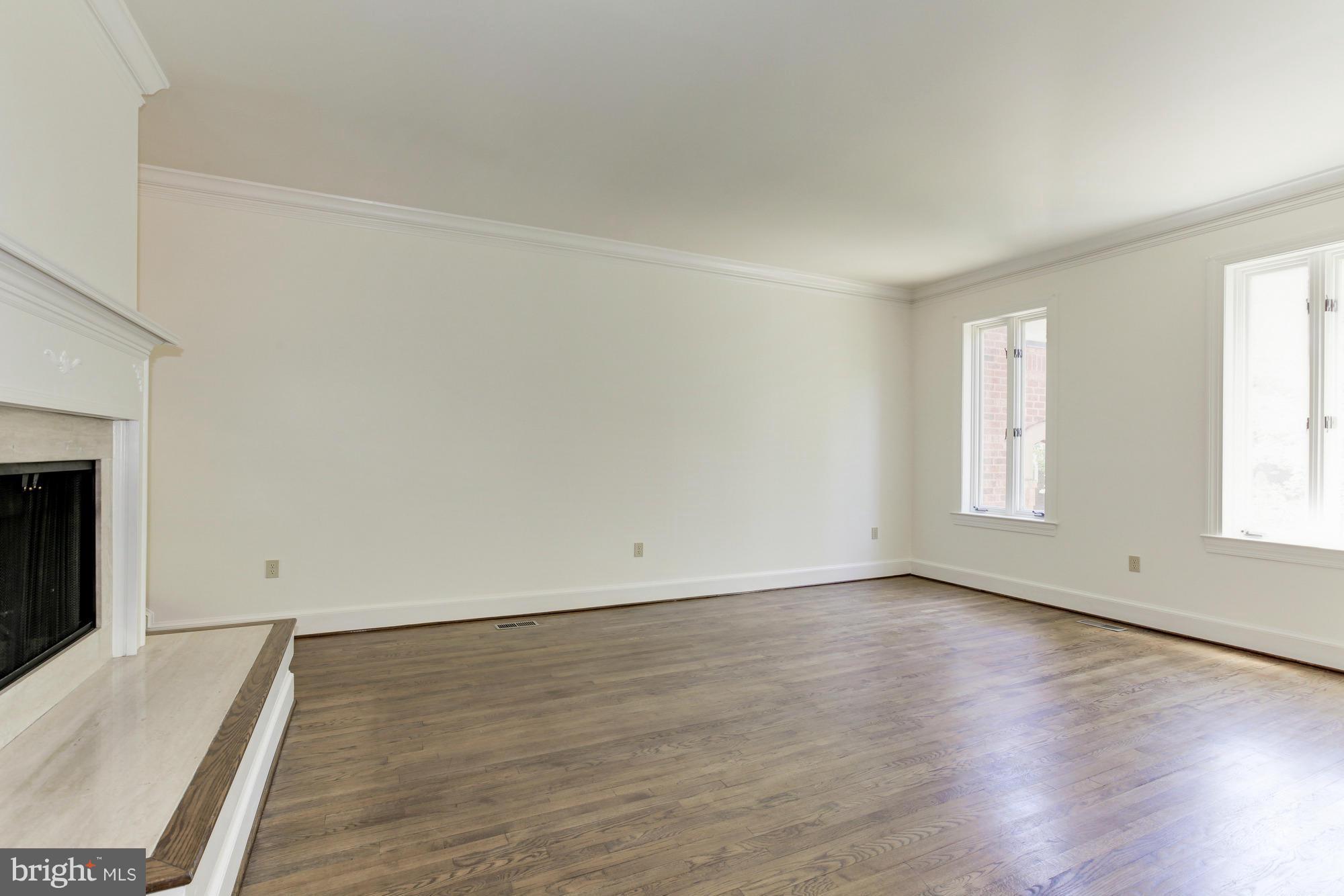 3986 Georgetown Court Northwest Washington, DC 20007 - Photo 5 of 26 Living Room