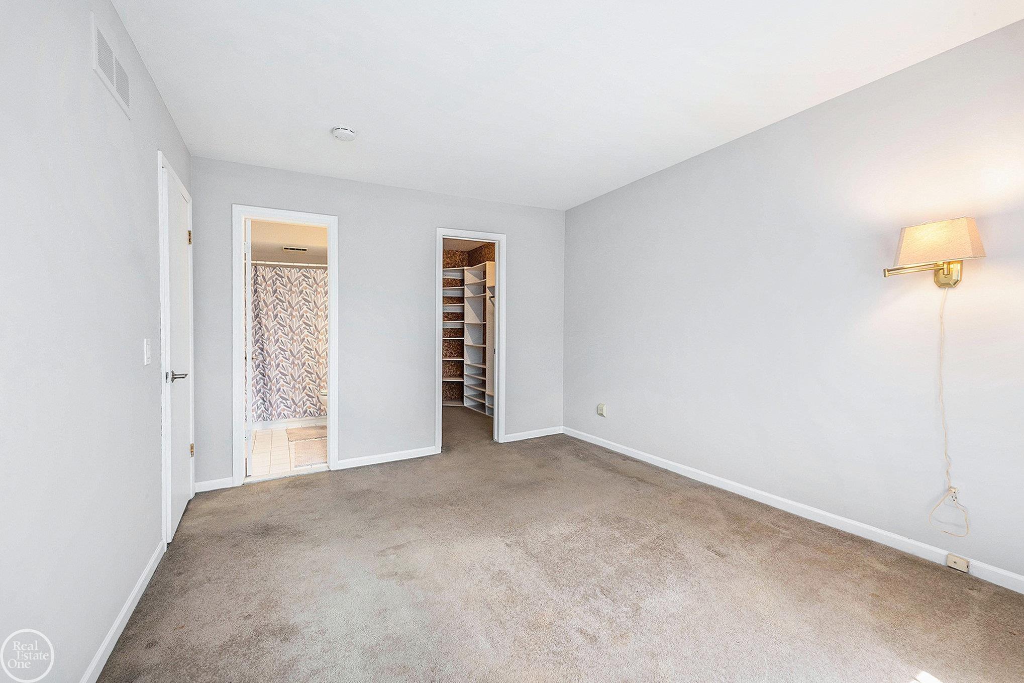 1492 Colony Drive Rochester, MI 48307 - Photo 13 of 17 50171770-ce2506f8-3890-43b2-901e-21837c4a3c35.JPG