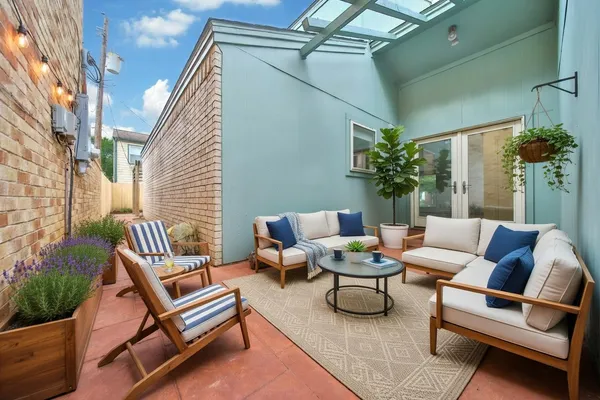 $495,000 | 1362 Bullock Lane, Houston, TX 77055