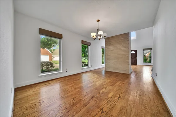 $495,000 | 1362 Bullock Lane, Houston, TX 77055