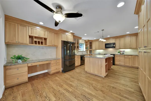$495,000 | 1362 Bullock Lane, Houston, TX 77055