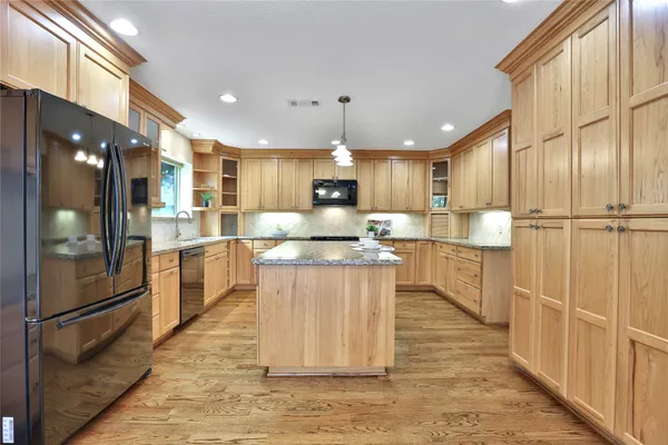 $495,000 | 1362 Bullock Lane, Houston, TX 77055