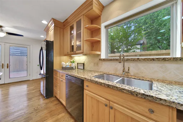 $495,000 | 1362 Bullock Lane, Houston, TX 77055