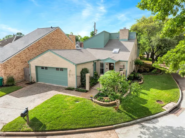 $495,000 | 1362 Bullock Lane, Houston, TX 77055