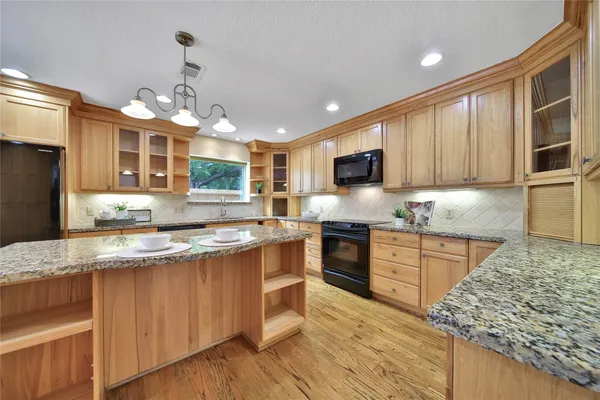 $495,000 | 1362 Bullock Lane, Houston, TX 77055