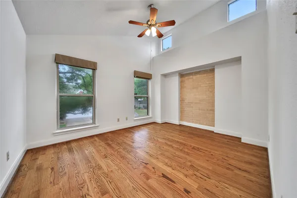 $495,000 | 1362 Bullock Lane, Houston, TX 77055
