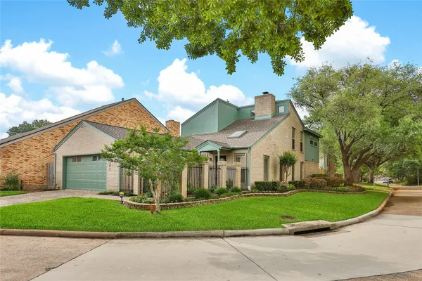 $495,000 | 1362 Bullock Lane, Houston, TX 77055
