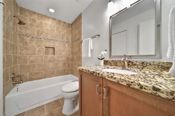 $495,000 | 1362 Bullock Lane, Houston, TX 77055