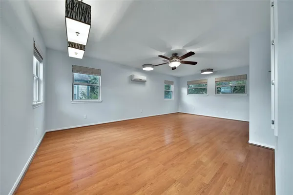 $495,000 | 1362 Bullock Lane, Houston, TX 77055