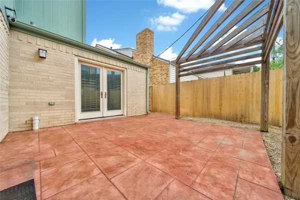 $495,000 | 1362 Bullock Lane, Houston, TX 77055
