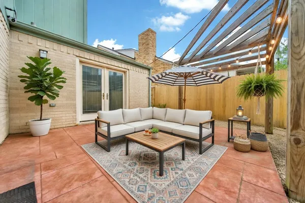 $495,000 | 1362 Bullock Lane, Houston, TX 77055