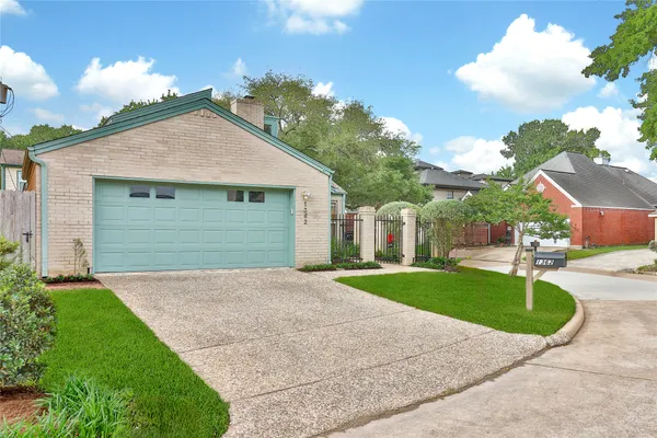 $495,000 | 1362 Bullock Lane, Houston, TX 77055