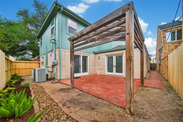 $495,000 | 1362 Bullock Lane, Houston, TX 77055