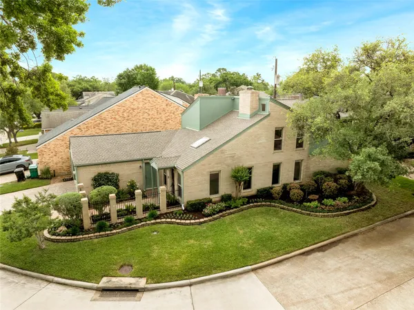 $495,000 | 1362 Bullock Lane, Houston, TX 77055